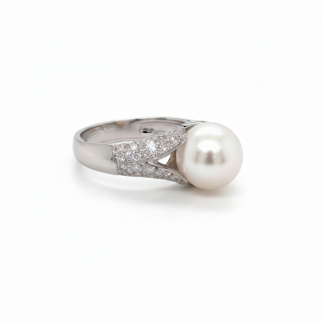 Elegant Pearl Diamond Ring