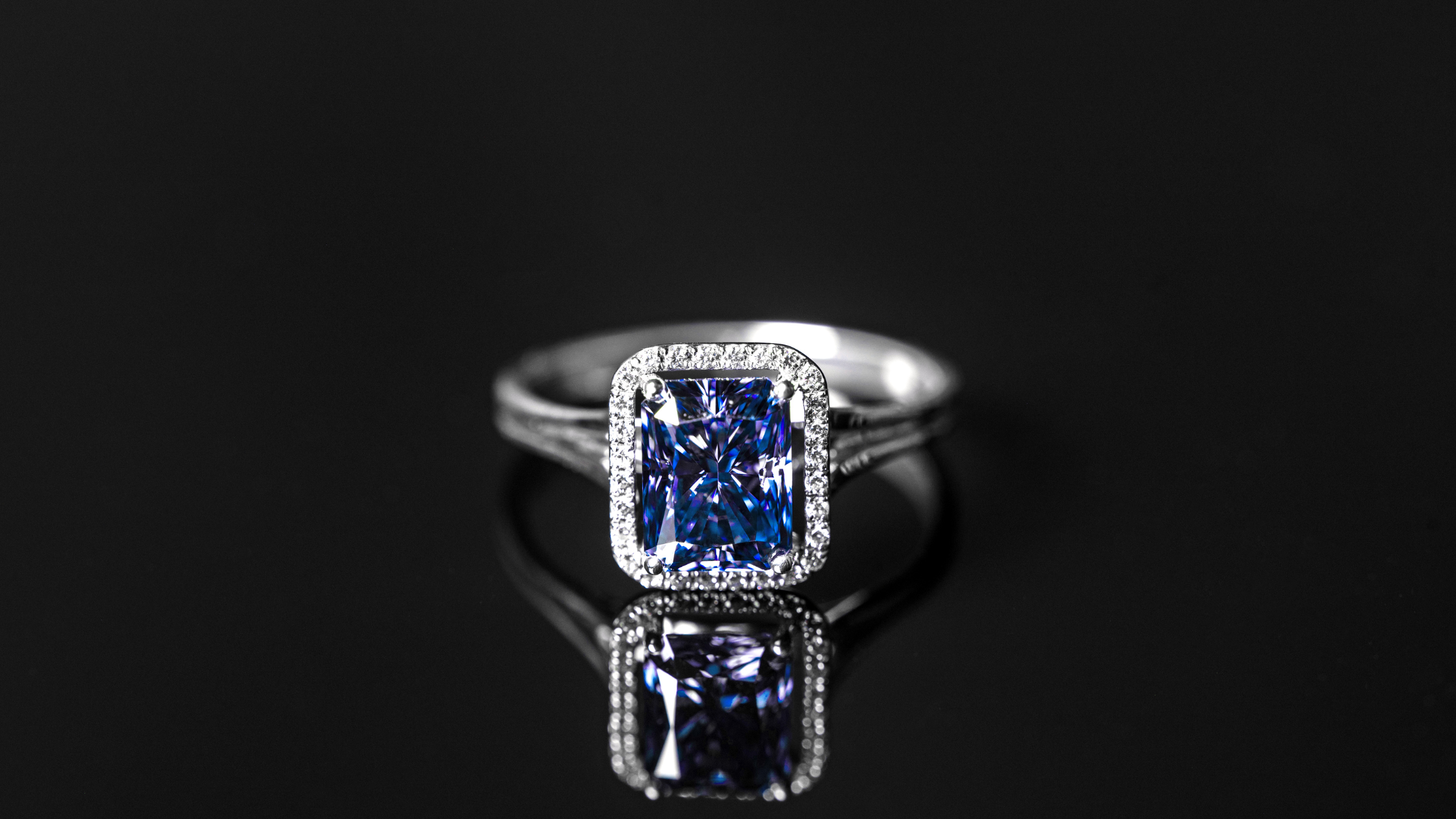 Tanzanite in Philipsburg, St Maarten